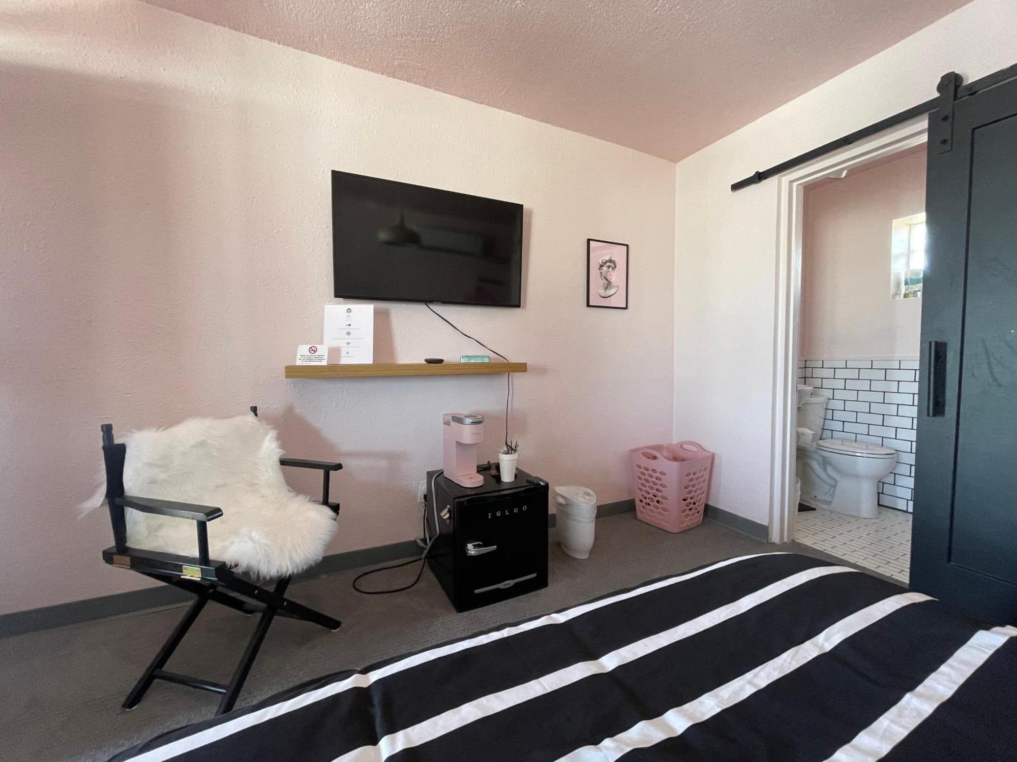 Rainbow Motel Greeley Bagian luar foto