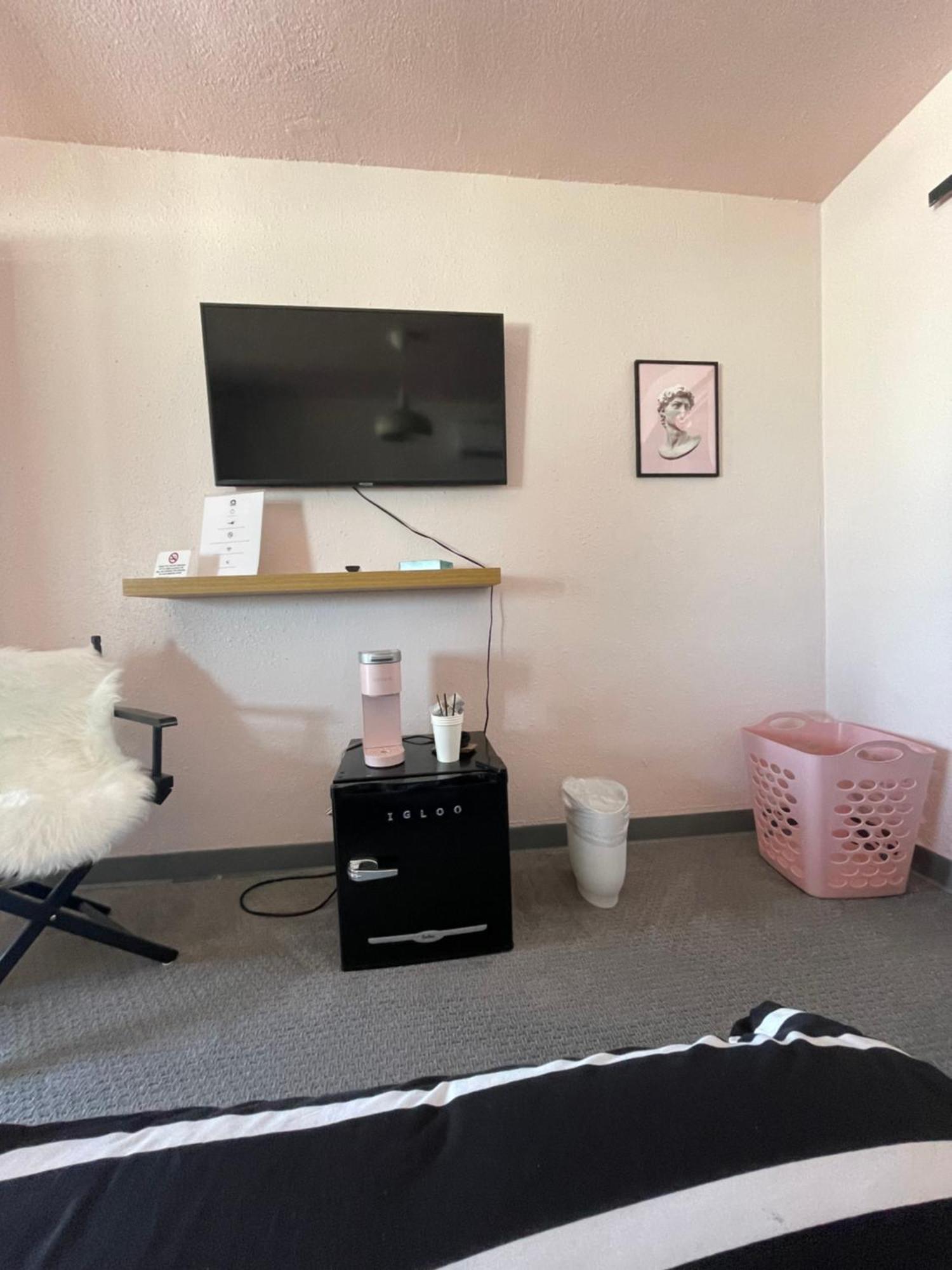 Rainbow Motel Greeley Bagian luar foto