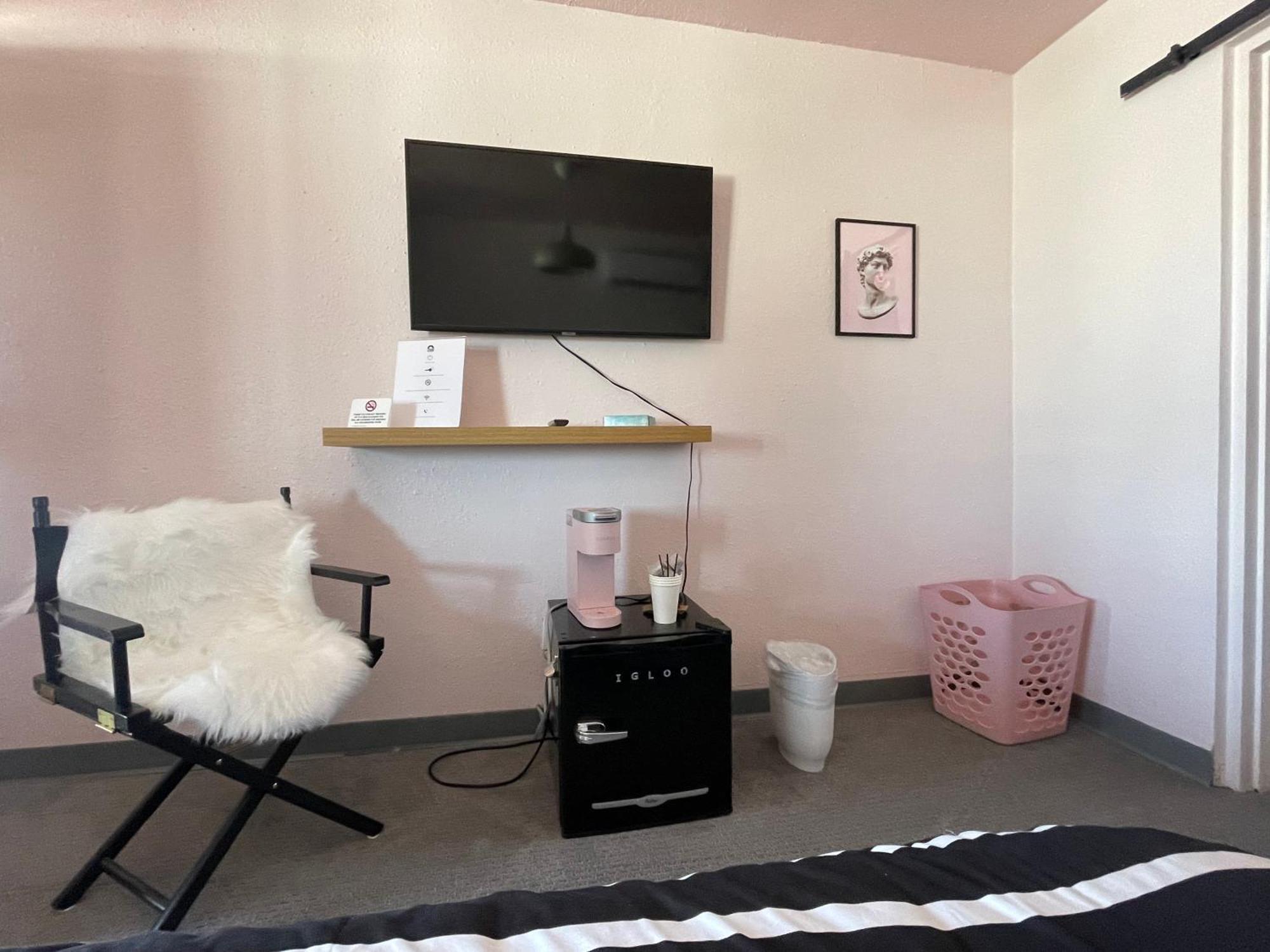 Rainbow Motel Greeley Bagian luar foto