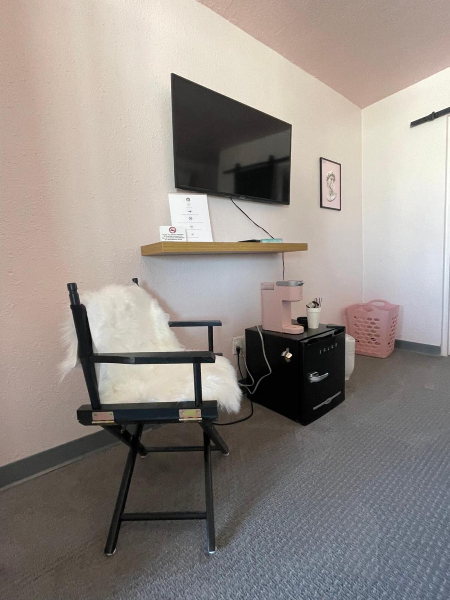 Rainbow Motel Greeley Bagian luar foto