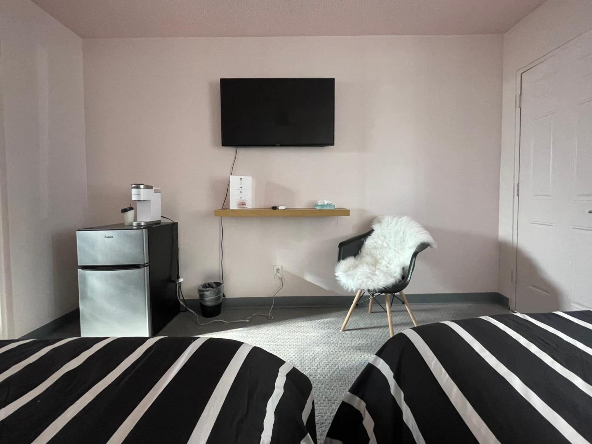 Rainbow Motel Greeley Bagian luar foto