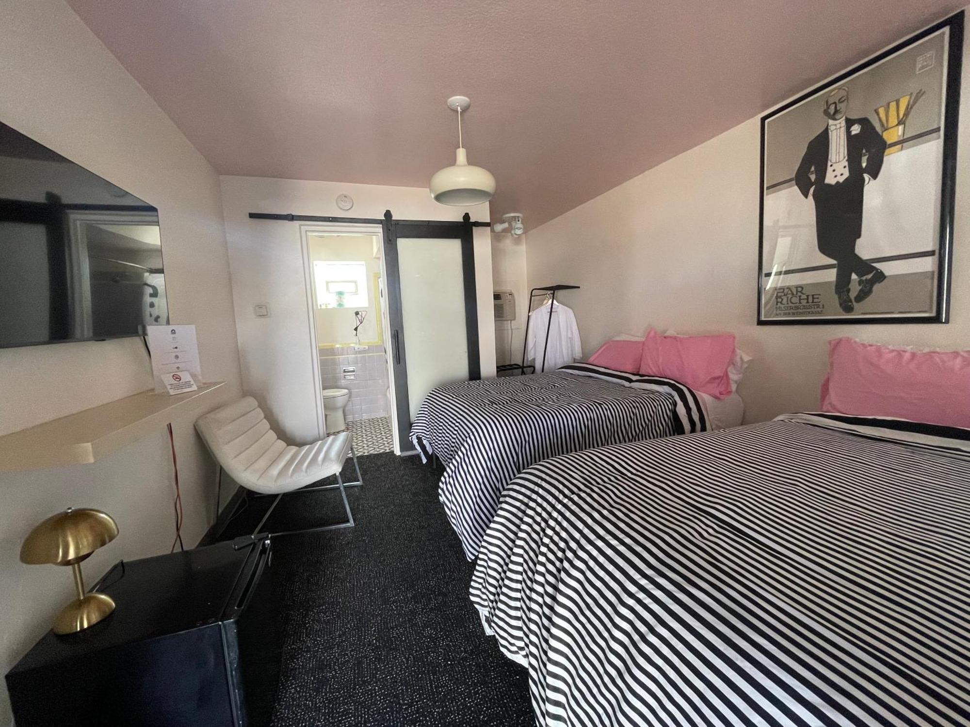 Rainbow Motel Greeley Bagian luar foto