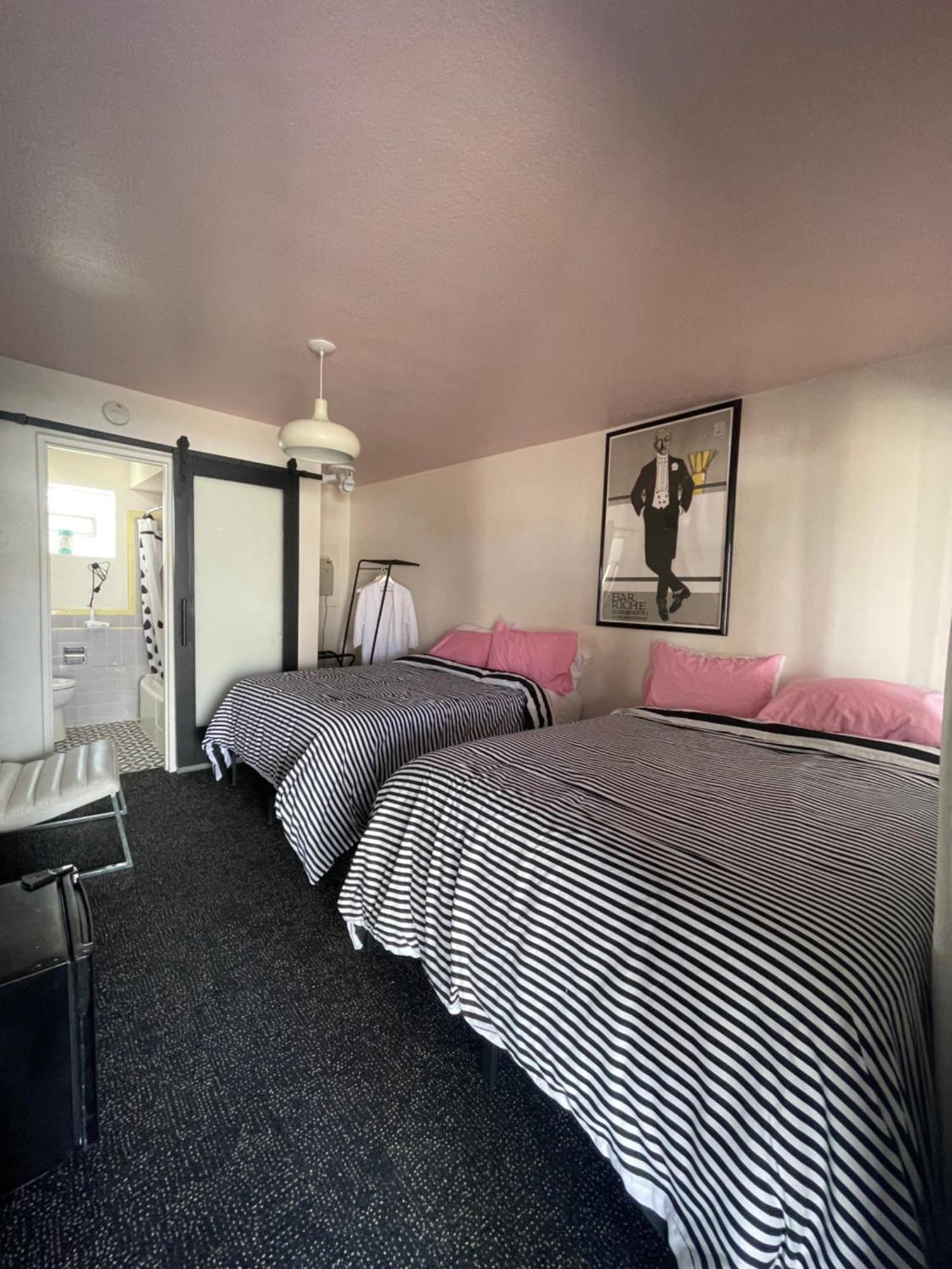 Rainbow Motel Greeley Bagian luar foto