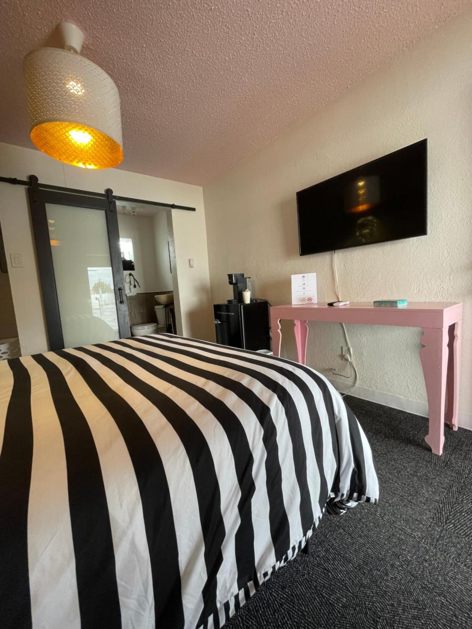 Rainbow Motel Greeley Bagian luar foto