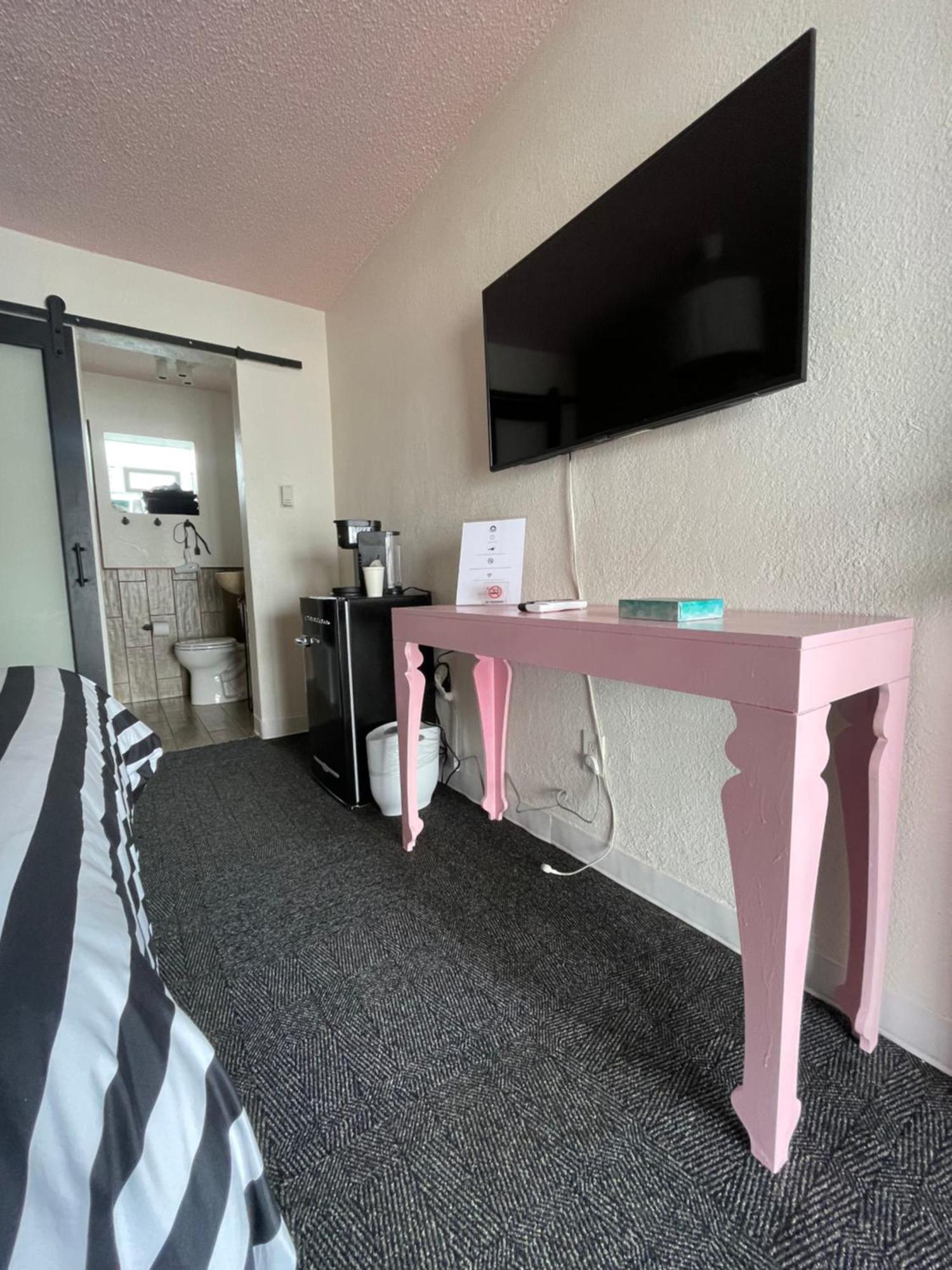Rainbow Motel Greeley Bagian luar foto