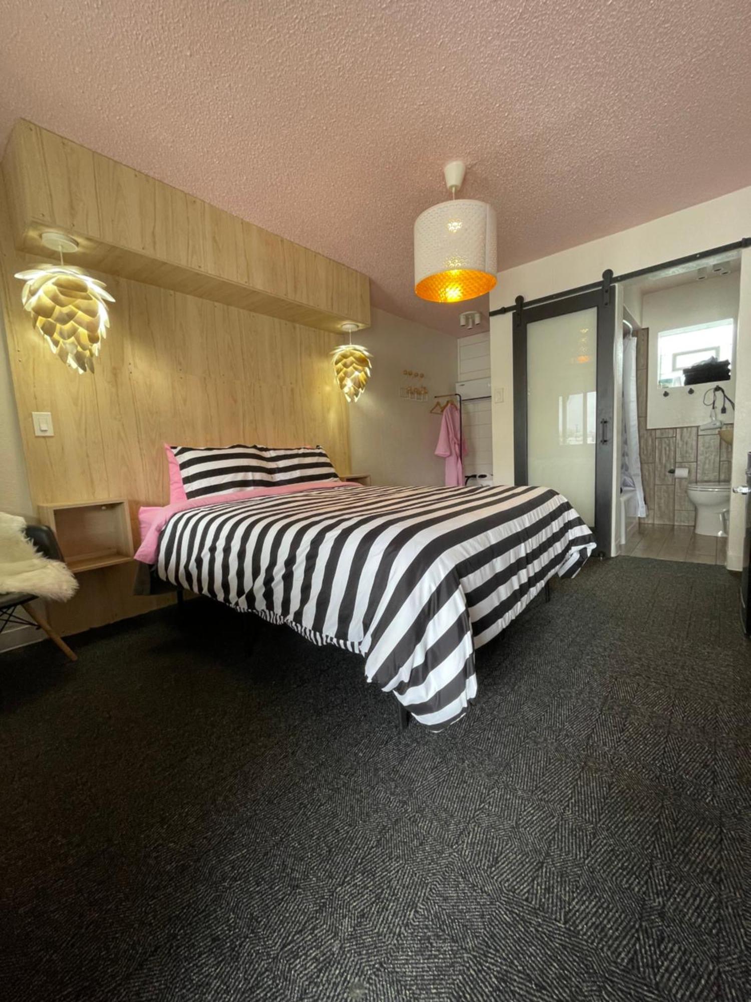 Rainbow Motel Greeley Bagian luar foto