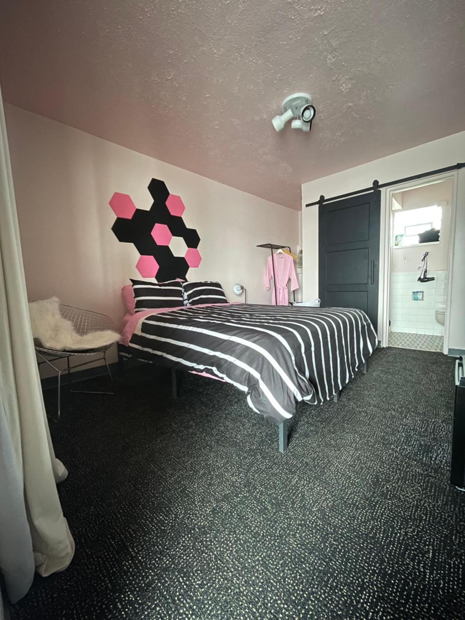 Rainbow Motel Greeley Bagian luar foto
