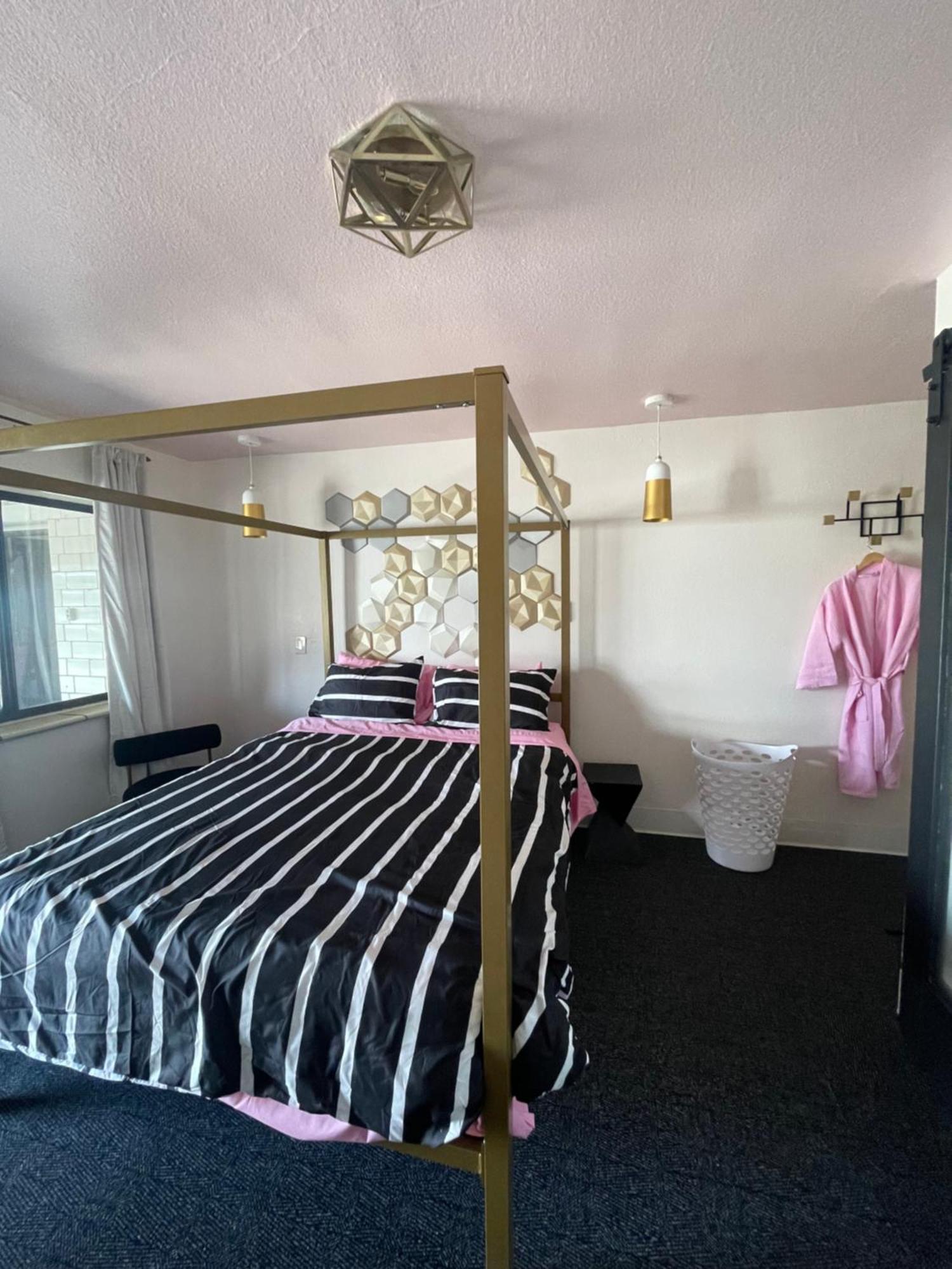Rainbow Motel Greeley Bagian luar foto